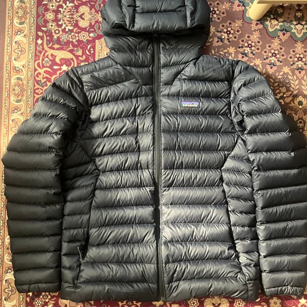 파타고니아 경량 다운후디 블랙