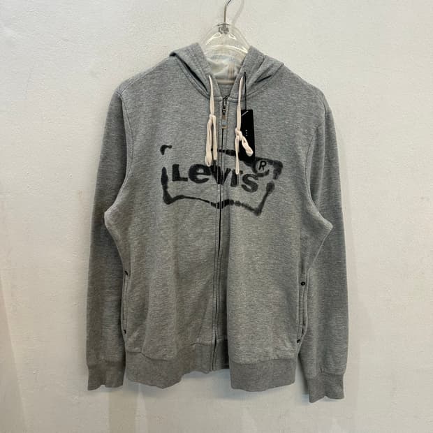Levi’s big logo hood zip up