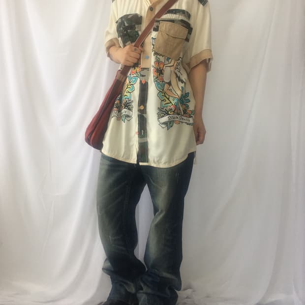 Avirex printing shirt