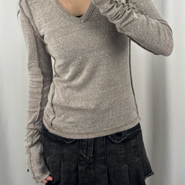 마뗑킴 스티치 브이넥 슬림 니트