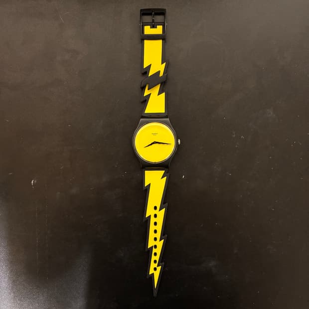 2011제레미스캇X스와치 라이트닝 볼트 시계