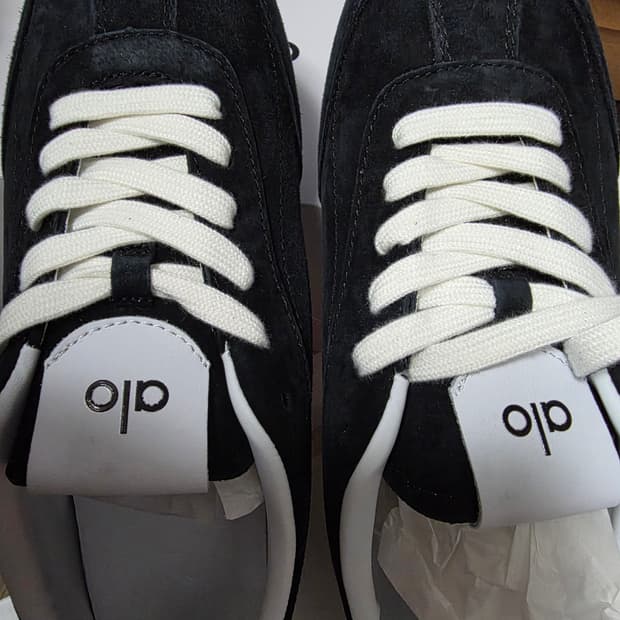 ALO 블랙 스웨이드 운동화