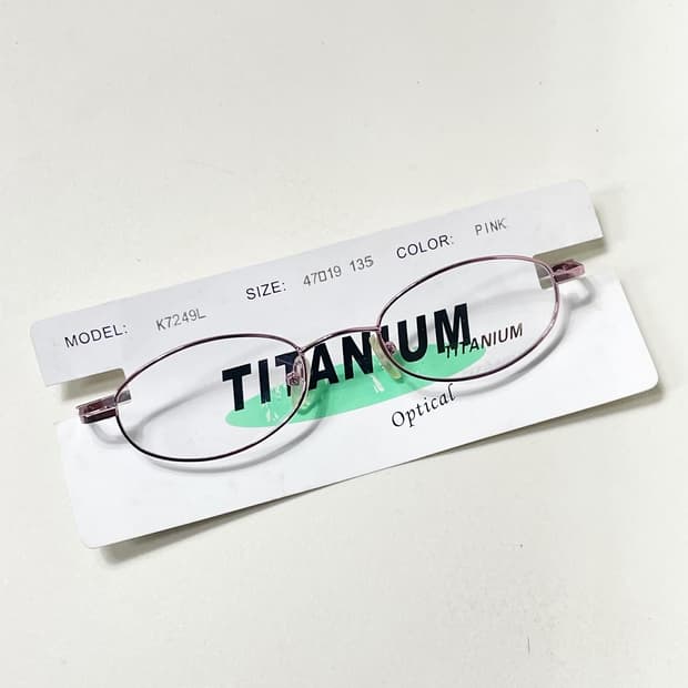 90s Titanium Optical 슬림스퀘어 안경