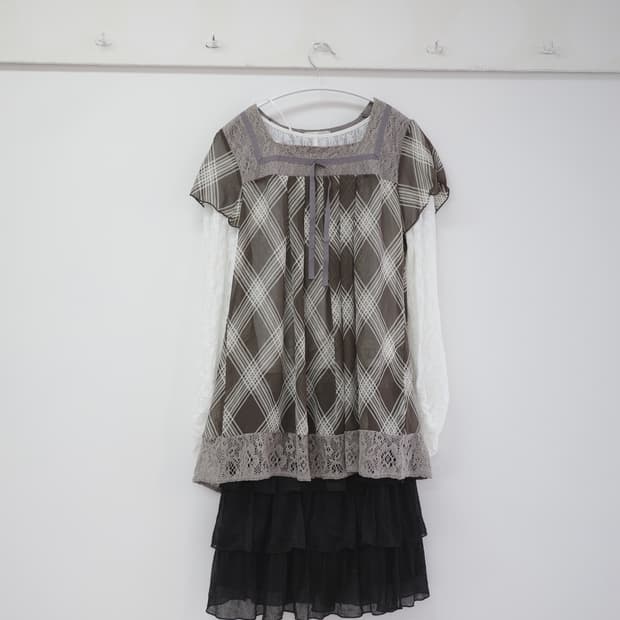 Rosa Cheri brown lace tee