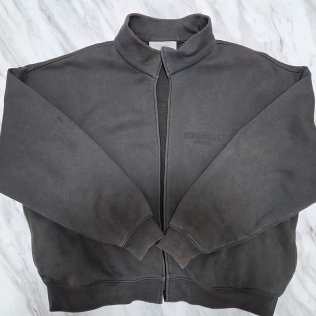 피오갓에센셜 집업 자켓