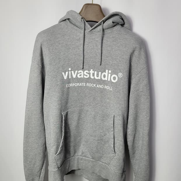 비바스튜디오 후드티
