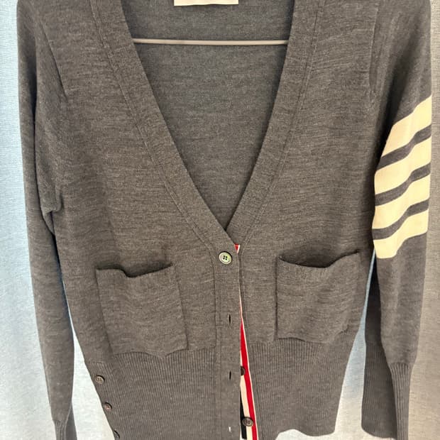 톰브라운 그레이 가디건