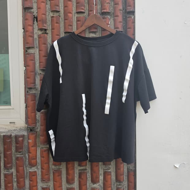 Bekoor6 블랙 스트라이프 포인트 티셔츠 F