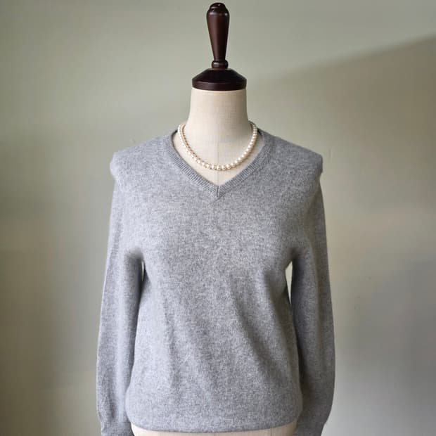 캐시미어100 브이넥 니트