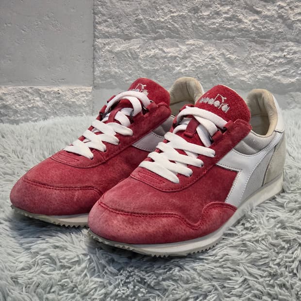 2q-10:디아도라 클래식 스웨이드 레드러닝스니커즈(240)-거의새거