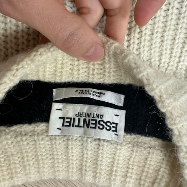 에센셜 앤트워프 니트
