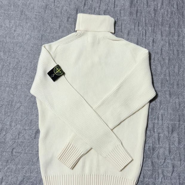 스톤아일랜드 터틀넥 니트