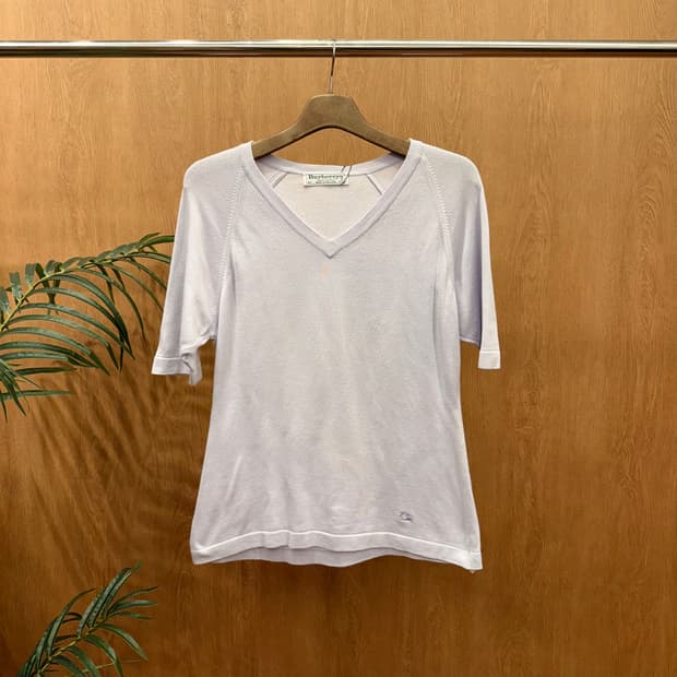 버버리 런던 브이넥 반팔 니트 티셔츠 클래식 로고 자수 슬림핏 연보라