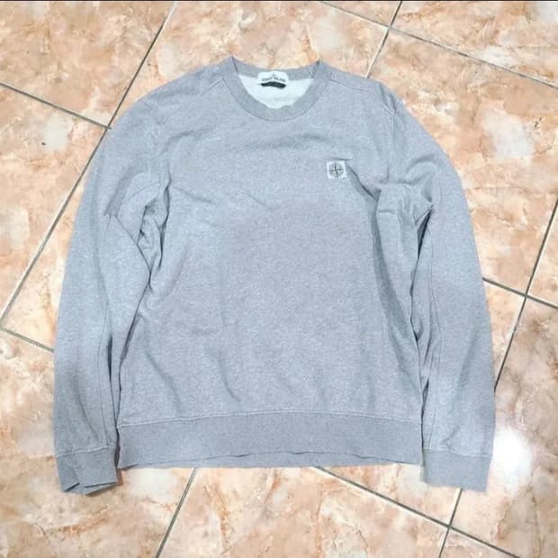 스톤아일랜드 컴파스 로고 패치 맨투맨