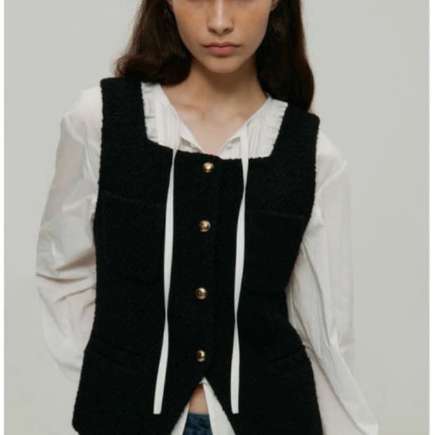 앳코너 스퀘어 네크 트위드 베스트