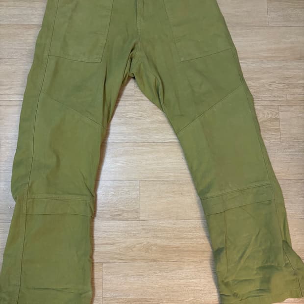 Plastic product pants