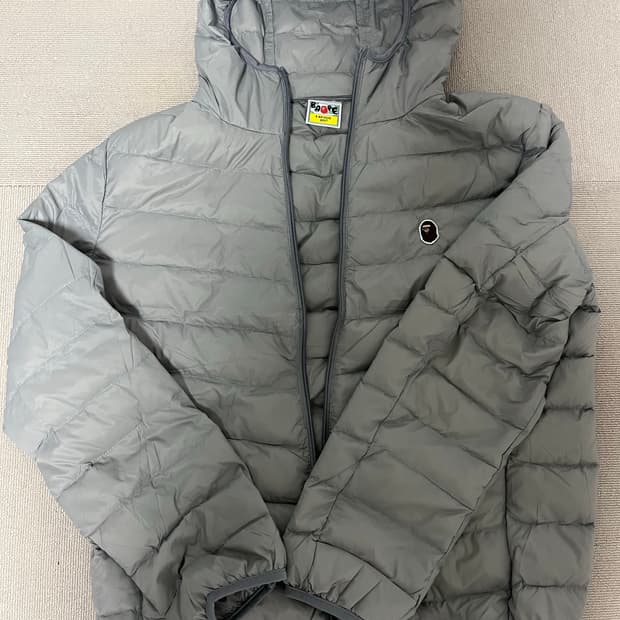 베이프 경량 패딩 그레이