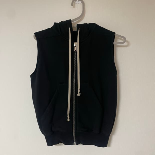 릭오웬스 다크쉐도우 민소매 후드집업 