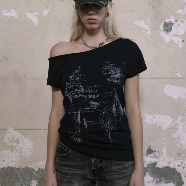 보헤미안서울 FUNKY SCOOP NECK TEE CONCH, BLACK
