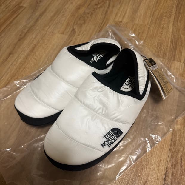 (285) 노스페이스 패딩 슬립온
