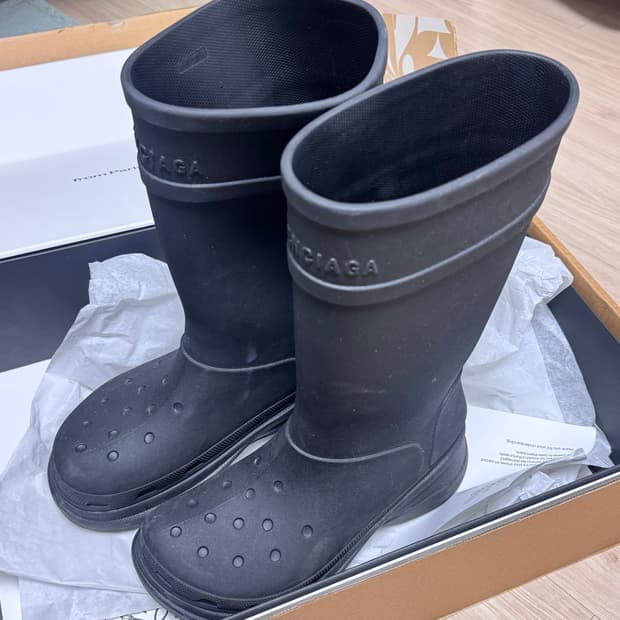 발렌시아가 크록스 부츠