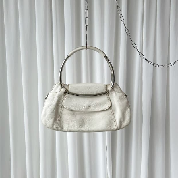 프라다 SS2003 메탈 바 비텔로 다이노 레더 링 백