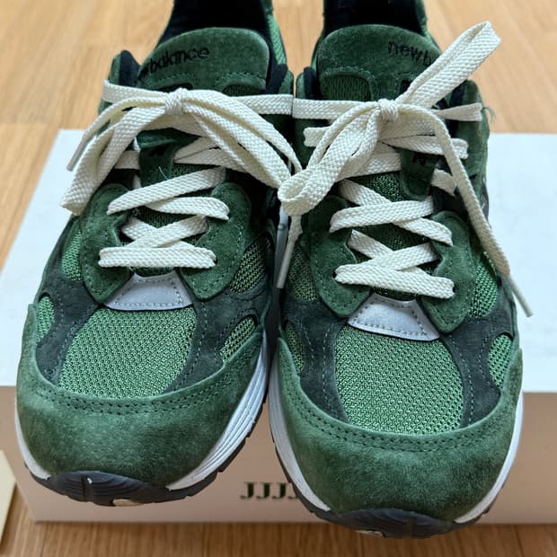 뉴발란스 X 자운드 992 모스그린 260사이즈 팝니다.