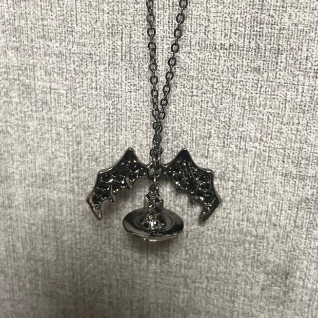 비비안웨스트우드 박쥐 블랙 큐빅 목걸이 네크리스