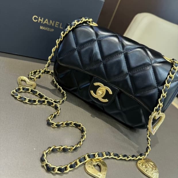 샤넬 뷰티 체인 하트참 크로스백 숄더백