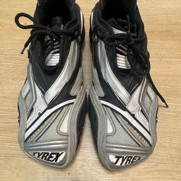 41사이즈 발렌시아가 타이렉스 그레이