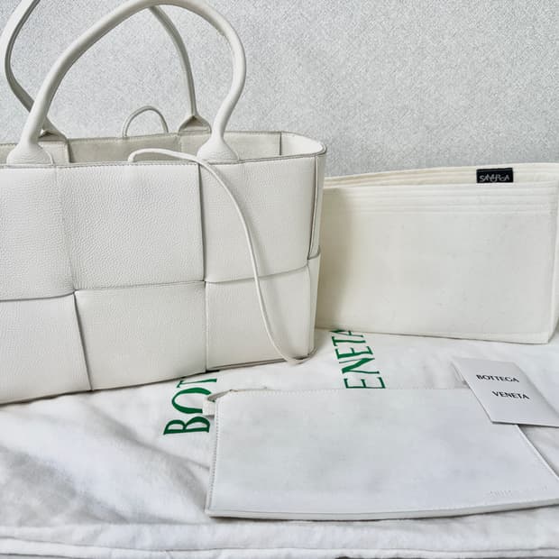 보테가베네타 스몰 아르코 토트백 화이트