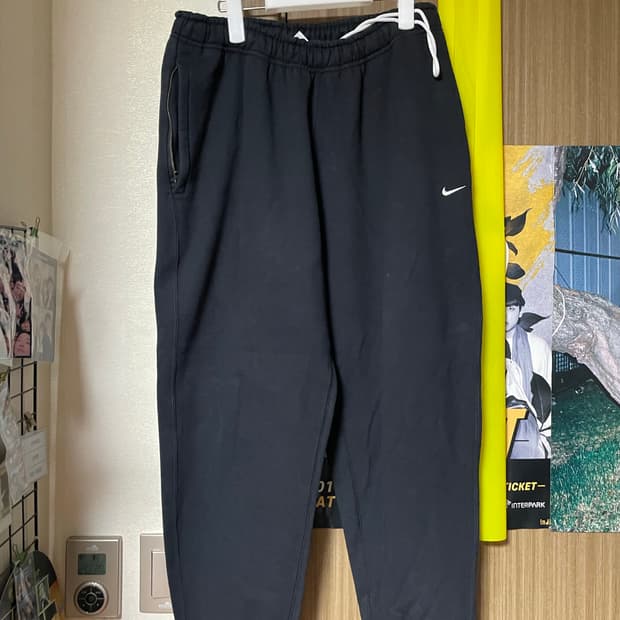 나이키 nrg 솔로 스우시 팬츠 L 사이즈 팝니당