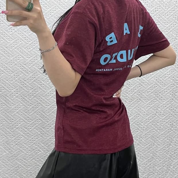 아이앱스튜디오 올드스쿨 레트로 버건디와인 반팔티 S C13558