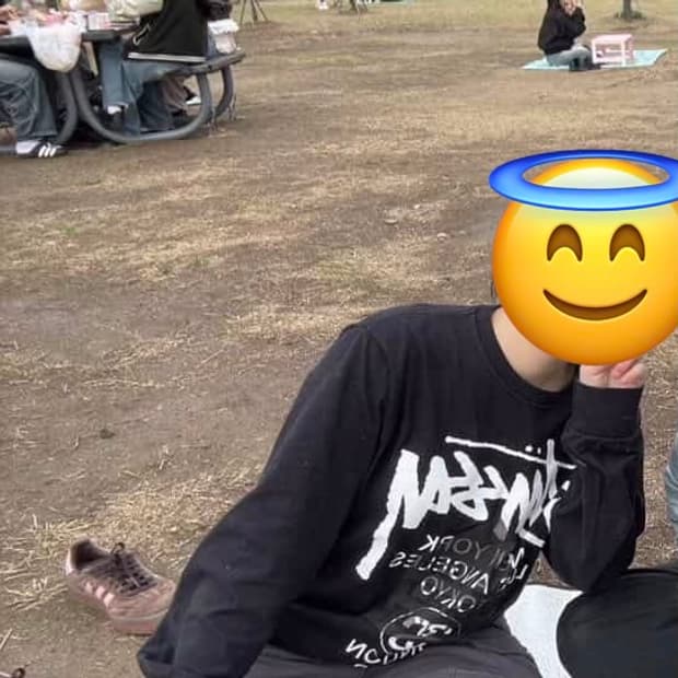 스투시 월드투어 맨투맨