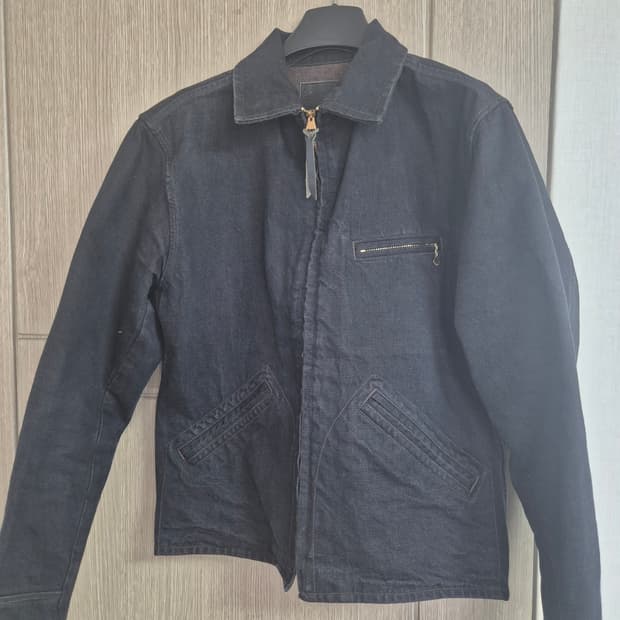 트로피클로딩 허밍버드 블래키 자켓 40 사이즈 판매 합니다