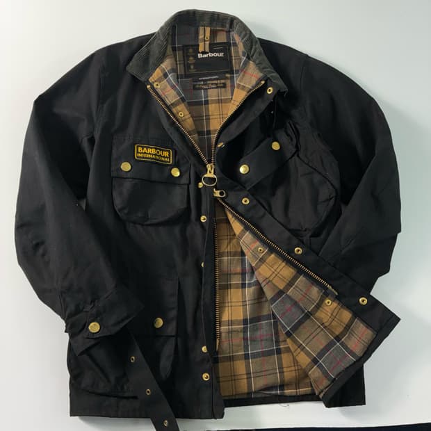 Barbour 바버 인터내셔널 블랙 벨티드 왁스 자켓