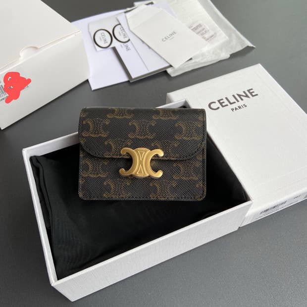 셀린느 트리옹프 캔버스 플랩 카드 홀더 탄