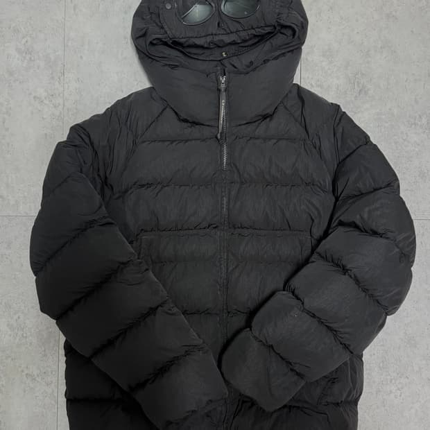 cp컴퍼니 에코 크롬r 고글 다운 자켓 50size