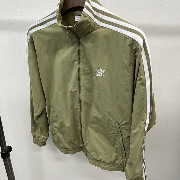 여) 아디다스 카키 락업 트랩탑 
