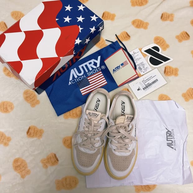 AUTRY 오트리 메달리스트 로우 스니커즈 AULWSL01