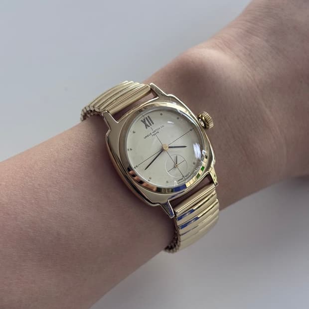 COUSSION 010 WATCH 쿠션 010 시계