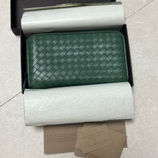 보테가베네타 인트레치아토 그린 지퍼 장지갑