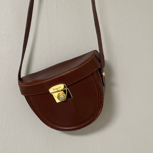 페라가모 크로스백