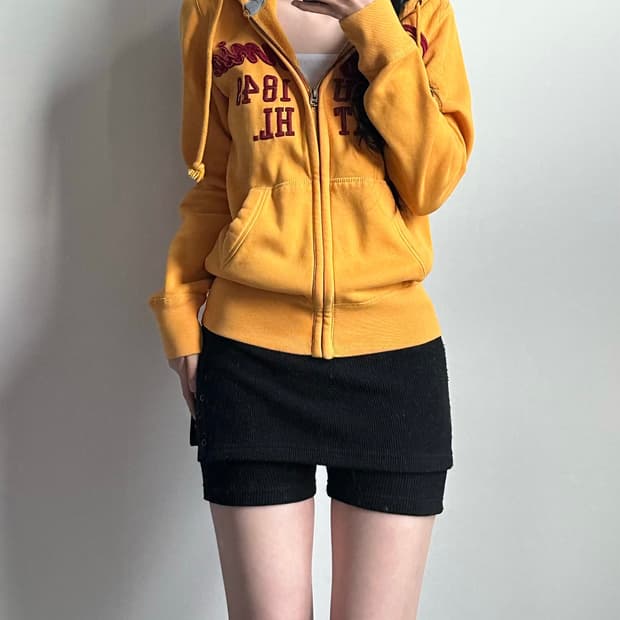 후아유 y2k 와투케 머스타드 후드집업