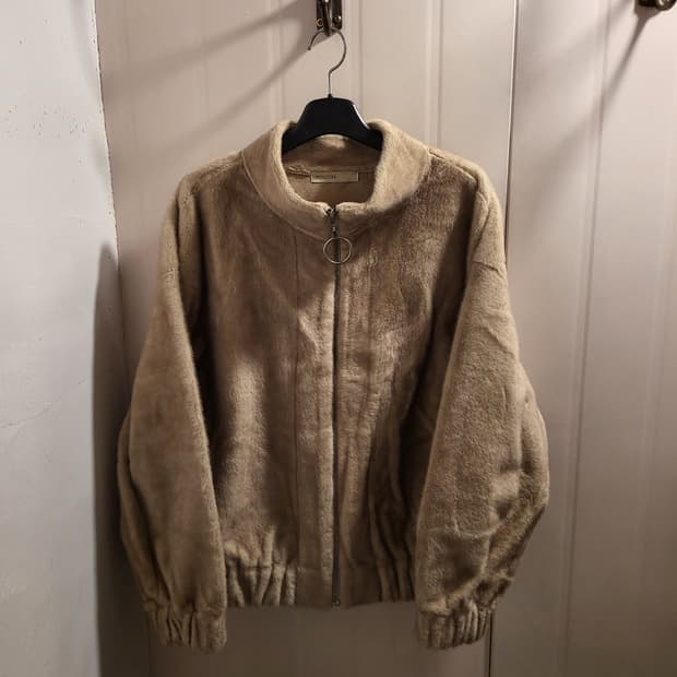 모스코나 베이지 퍼 집업 자켓