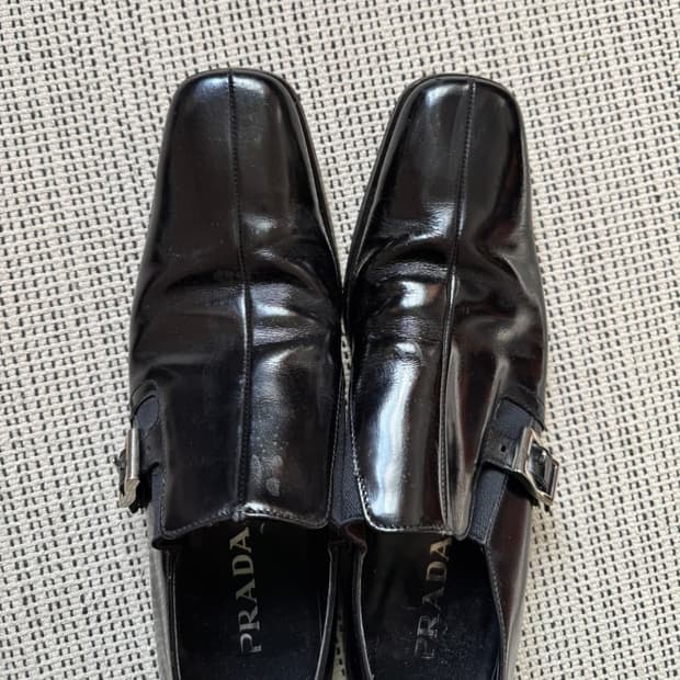 프라다 버클 로퍼