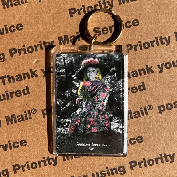 90s vtg Someone Loves You Keyring