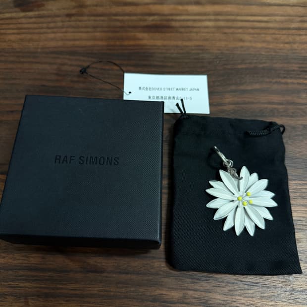 라프시몬스 데이지 참