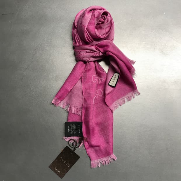 구찌 로고 스카프 새상품