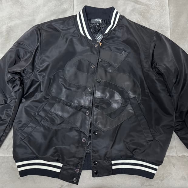 스투시 스타디움 자켓 고딕 S 블랙